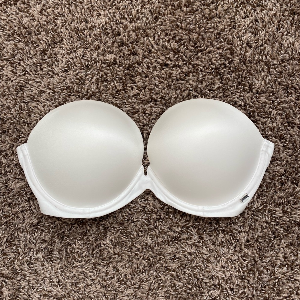 Victoria’s Secret VERY SEXY
Push-Up Strapless Bra
